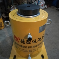 大噸位液壓千斤頂?shù)男阅芘c使用前應(yīng)該做些什么